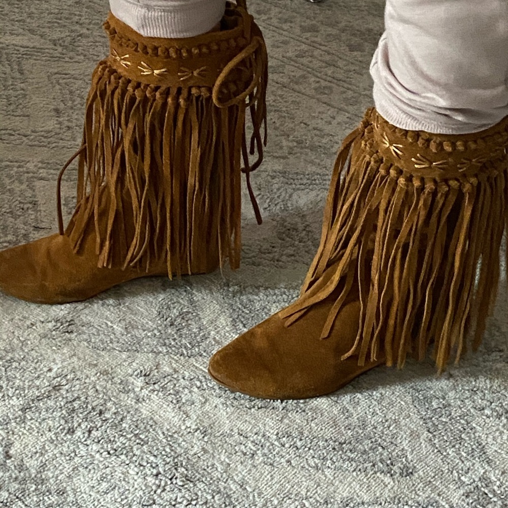 Boots - Picture 2 of 8